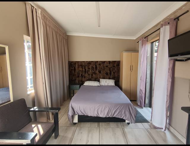 10 BEDROOM HOUSE FOR SALE IN THREE RIVERS